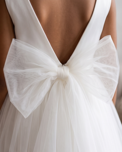 Girl wearing a white Tulle dress